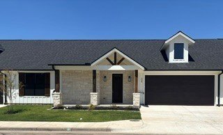 /international/us/208-e-ewell-street-granbury-tx-110119621615/