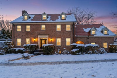 /international/us/31-puritan-avenue-forest-hills-ny-110105703584/
