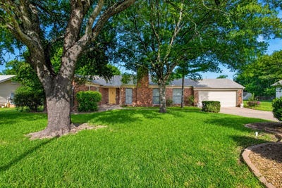 /international/us/202-s-tower-street-weatherford-tx-110109213083/