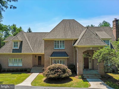 /international/us/325-windsor-lane-winchester-va-110101219712/