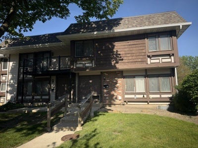 /international/us/5504-court-c-hanover-park-il-110108567420/