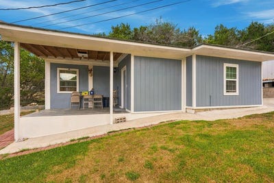 /international/us/330-sparkman-kerrville-tx-110120515169/