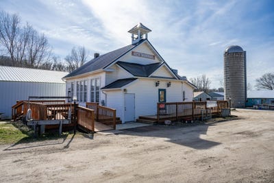 /international/us/26225-highway-71-wilton-wi-110107385477/
