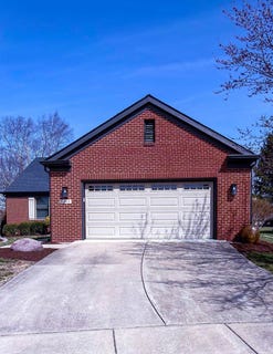 /international/us/2902-greystone-place-champaign-il-110107377460/