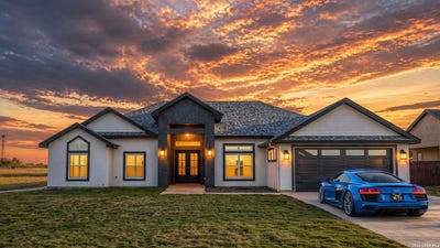 /international/us/14-hope-place-uvalde-tx-110103510153/