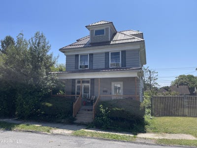 /international/us/1611-21st-avenue-altoona-pa-110101523161/