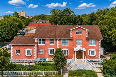 /international/us/4647-204th-street-bayside-ny-110119666241/