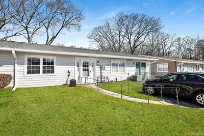 /international/us/279-berwick-court-ridge-ny-110106726980/