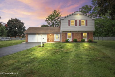 /international/us/21-forge-court-freehold-nj-110108498295/