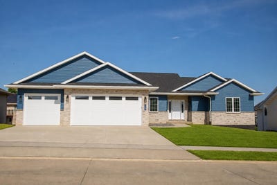 /international/us/2282-helle-drive-asbury-ia-110119992805/