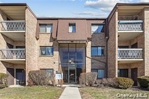 /international/us/709-kennedy-drive-spring-valley-ny-110108678242/