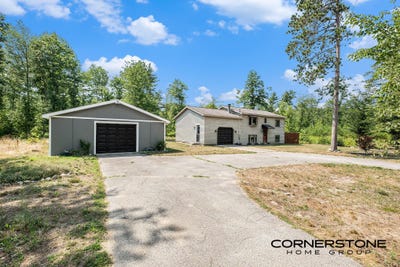 /international/us/3461-sullivan-road-ravenna-mi-110101255825/