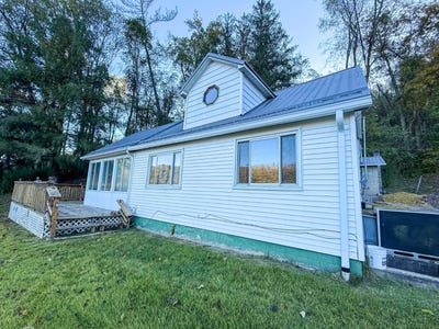 /international/us/105-river-st-gassaway-wv-110102895638/