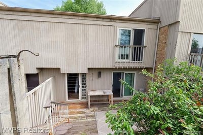 /international/us/804-s-oak-brook-ridge-drive-rochester-hills-mi-110108253755/