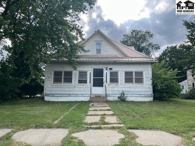 /international/us/410-s-main-st-canton-ks-110101090081/