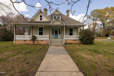 /international/us/805-s-broad-street-burlington-nc-110107711752/