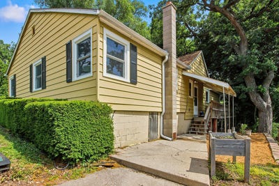 /international/us/33834-hillcrest-drive-burlington-wi-110108752767/