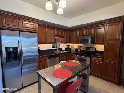 /international/us/200-w-2nd-street-reno-nv-110108540264/