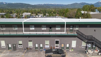 /international/us/535-w-deer-drive-jackson-wy-110108532663/