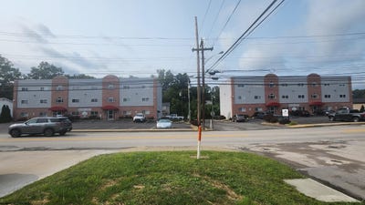 /international/us/3391-3389-university-avenue-star-city-wv-110102144521/