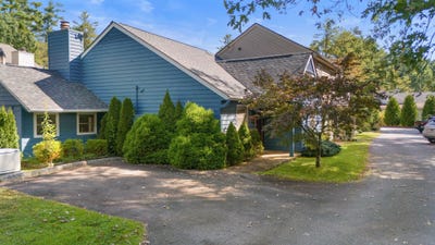 /international/us/1331-leonard-road-highlands-nc-110102527074/