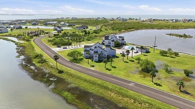 /international/us/1001-cape-velero-rockport-tx-110108228283/