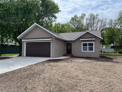 /international/us/828-spark-avenue-albert-lea-mn-110108236900/