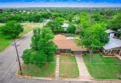 /international/us/1207-flag-st-llano-tx-110103186851/