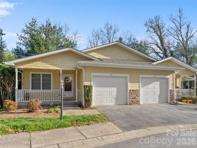 /international/us/40-spring-village-lane-hendersonville-nc-110106694538/