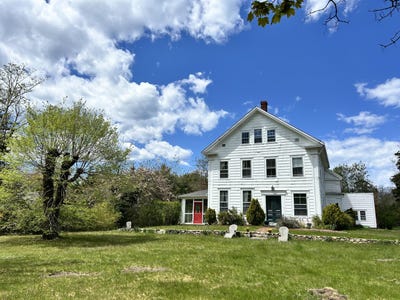 /international/us/946-main-street-dennis-ma-110107391396/