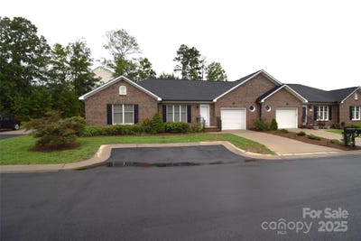 /international/us/542-queen-brogan-court-gastonia-nc-110101465419/