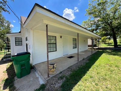 /international/us/104-e-little-st-hamilton-tx-110096486263/