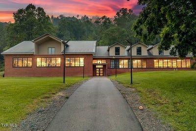 /international/us/5500-roan-creek-road-mountain-city-tn-110099929058/