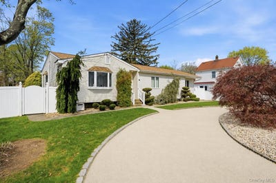 /international/us/1580-coates-avenue-holbrook-ny-110107486014/