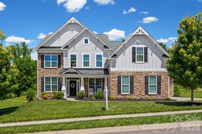 /international/us/323-forsythia-lane-tega-cay-sc-110108016326/