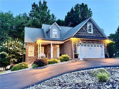 /international/us/208-triplett-street-jonesville-nc-110100632148/?lang=en