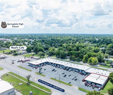 /international/us/812-n-thompson-street-springdale-ar-110107688938/