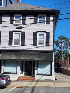 /international/us/11-bird-street-foxboro-ma-110108472396/