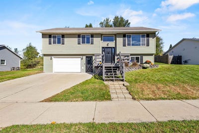 /international/us/204-thomas-road-reedsburg-wi-110120561933/