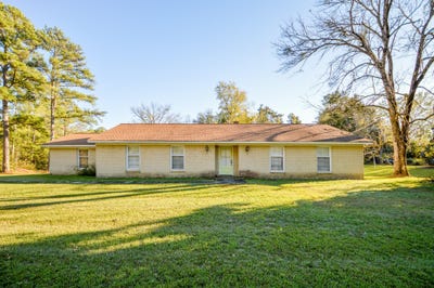 /international/us/301-colonial-cir-starkville-ms-110095925405/