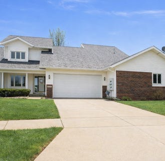 /international/us/5025-cleburne-court-pleasant-hill-ia-110107286596/