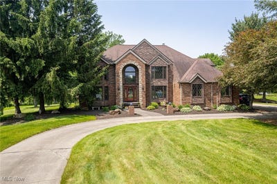/international/us/1200-river-road-hinckley-oh-110099952825/