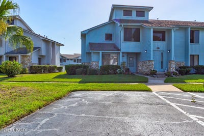 /international/us/102-blue-heron-drive-daytona-beach-fl-110099502897/