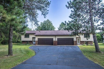 /international/us/1947-1949-county-road-xx-kronenwetter-wi-110101503074/