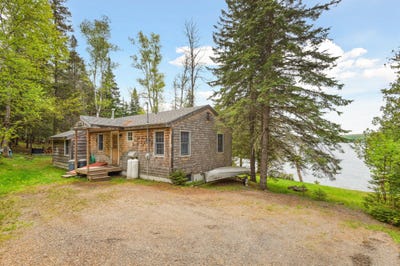 /international/us/100-bear-path-rangeley-me-110100205149/