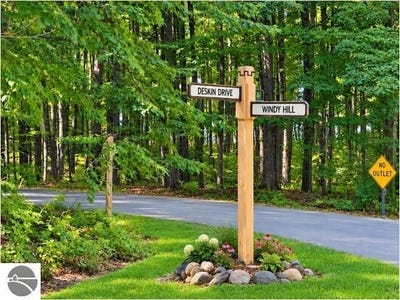 /international/us/windy-hill-drive-bellaire-mi-110110145799/