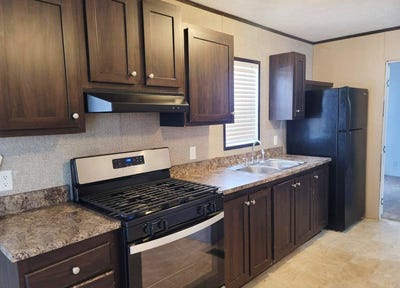/international/us/2403-clayton-ave-albert-lea-mn-110108572203/