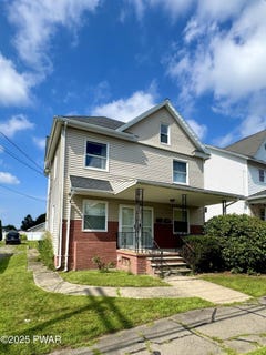 /international/us/911-lincoln-avenue-blakely-pa-110101245437/