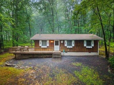 /international/us/1081-maple-lake-drive-bushkill-pa-110100317924/