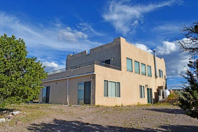 /international/us/8-overlook-way-magdalena-nm-110105331435/